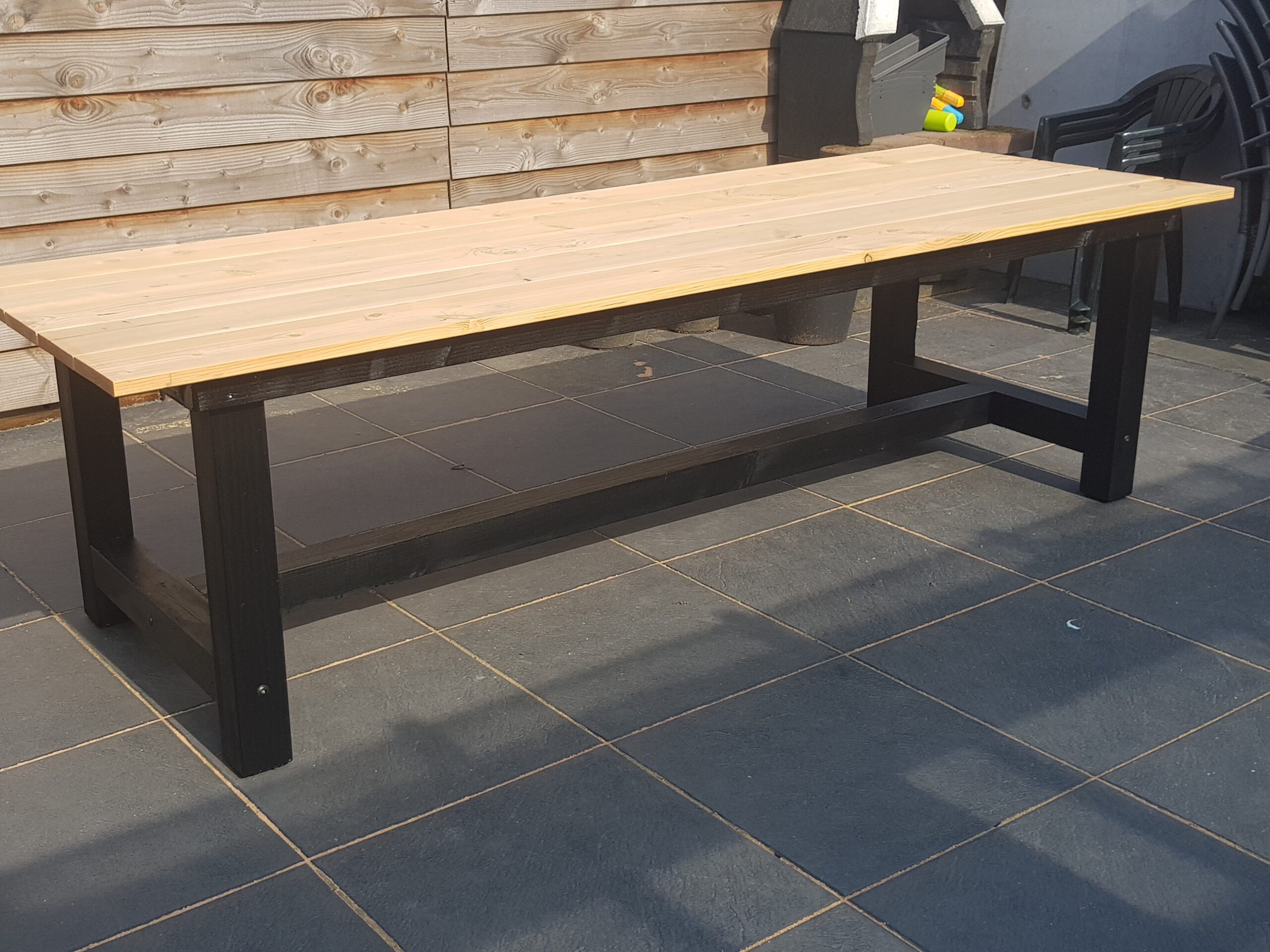 Tuintafel met geverfd onderstel – J&P Buiten-Hout